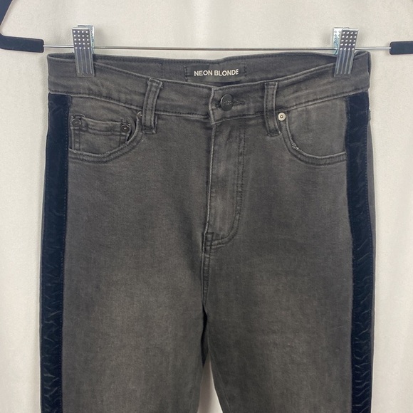 NEON BLONDE Bella Black Velvet Magic Sky High-Rise Skinny Jean - Size 26 - Picture 4 of 11